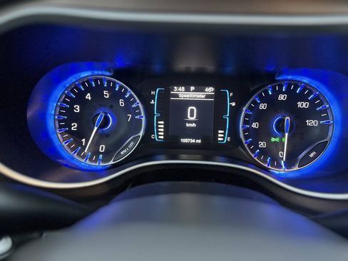 Used 2017 Chrysler Pacifica Touring FWD image 15