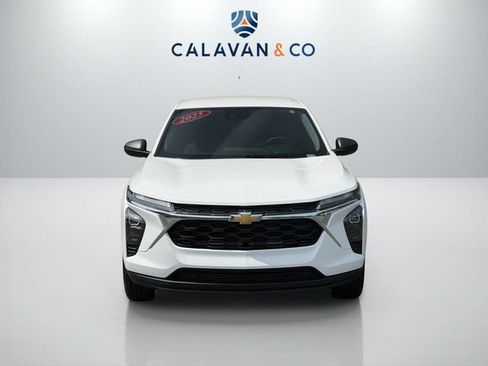 Used 2025 Chevrolet Trax LS FWD image 2
