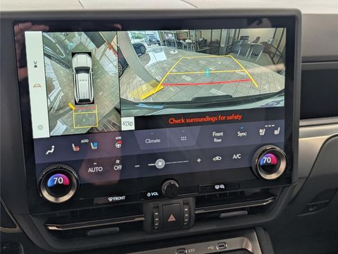 Used 2024 Lexus GX 550 w/ Accessory Package (2T) AWD/4WD image 32