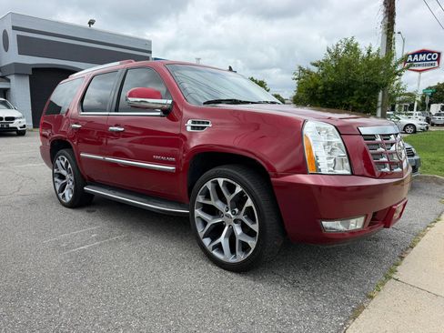 Used 2014 Cadillac Escalade Luxury AWD/4WD image 7