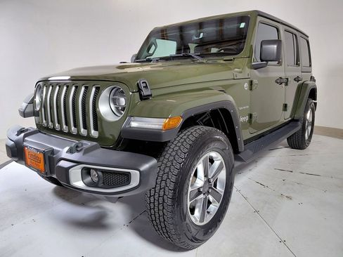 Used 2021 Jeep Wrangler Unlimited Sahara w/ Uconnect 4C Nav & Sound Group AWD/4WD image 3
