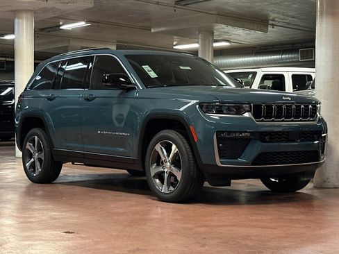 New 2026 Jeep Grand Cherokee Limited RWD image 7