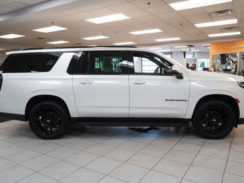 Used 2022 Chevrolet Suburban RST w/ Luxury Package AWD/4WD image 14