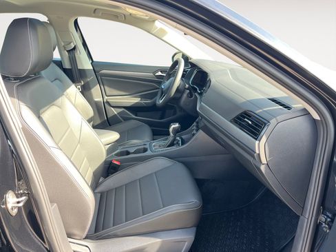 Used 2024 Volkswagen Jetta SE w/ Panoramic Sunroof Package image 15