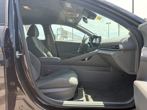 Used 2024 Hyundai Elantra SEL FWD image 16