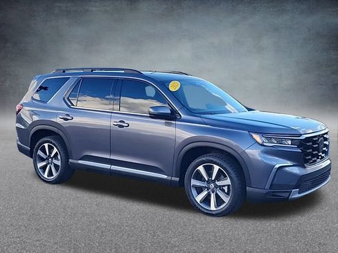 Used 2023 Honda Pilot Touring image 3