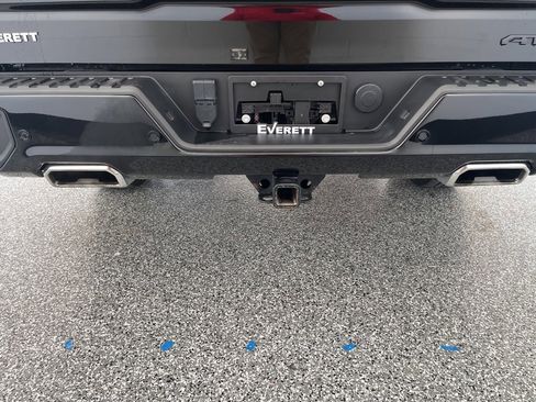 Used 2024 GMC Sierra 1500 AT4 w/ Technology Package image 5