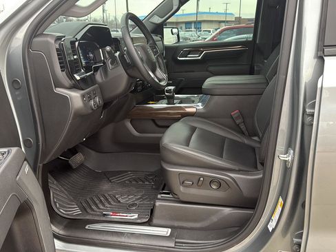 Used 2025 Chevrolet Silverado 1500 LT Trail Boss w/ Convenience Package II image 16