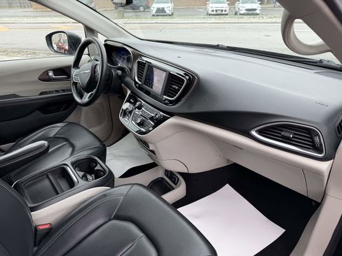 Used 2021 Chrysler Voyager Lxi image 18