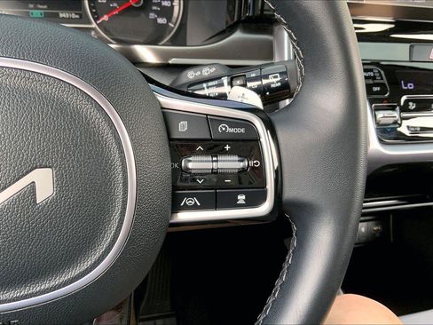 Used 2024 Kia Sorento EX w/ Panoramic Sunroof Package image 17