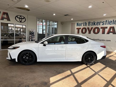 Used 2025 Toyota Camry SE w/ Convenience Package FWD image 7