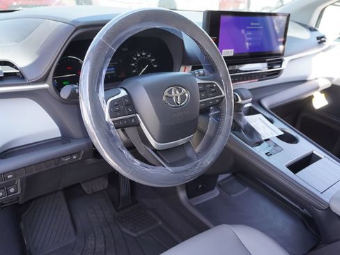 Certified 2026 Toyota Sienna XLE FWD image 13
