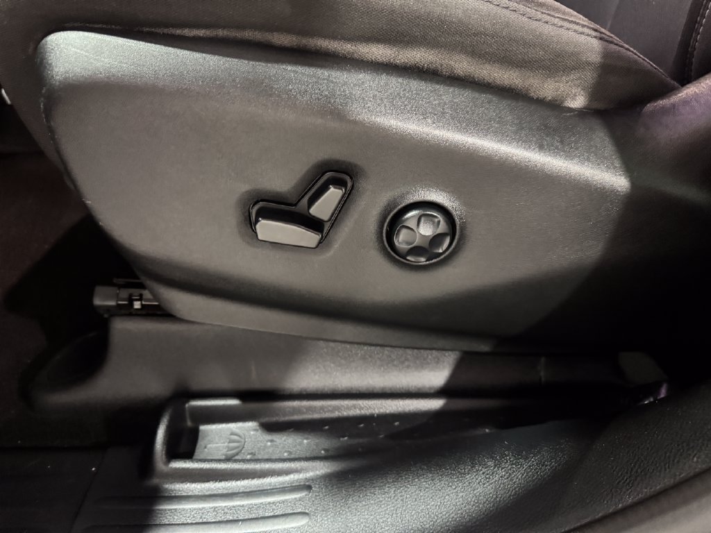 Used 2020 Chrysler Pacifica Touring w/ S Appearance Package FWD image 18