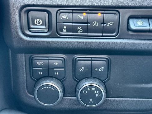 Used 2021 Chevrolet Suburban High Country image 41