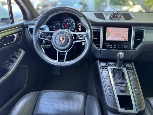 Used 2017 Porsche Macan Turbo AWD/4WD image 20