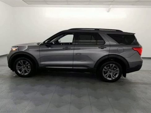 Used 2022 Ford Explorer XLT w/ Equipment Group 202A image 5