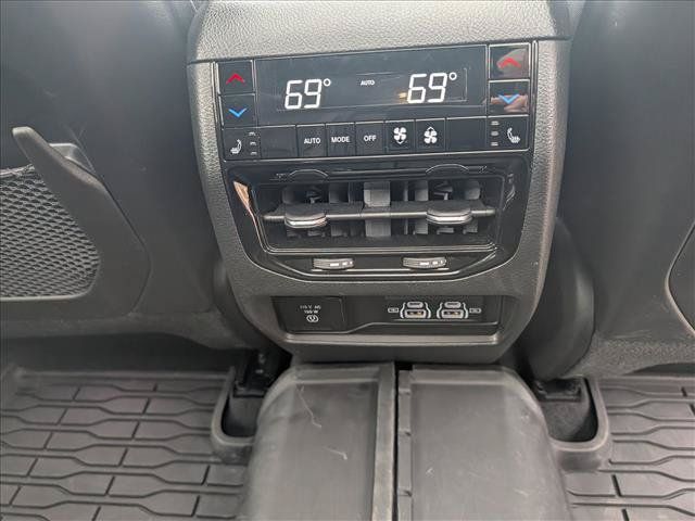 Used 2023 Jeep Grand Cherokee Summit w/ Advanced Protech Group IV AWD/4WD image 19