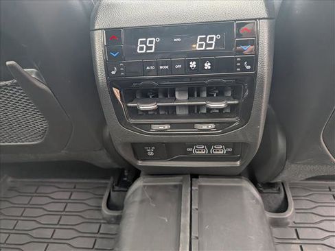 Used 2023 Jeep Grand Cherokee Summit w/ Advanced Protech Group IV AWD/4WD image 19
