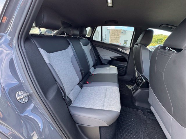 Certified 2025 Volkswagen ID.4 Pro AWD/4WD image 23