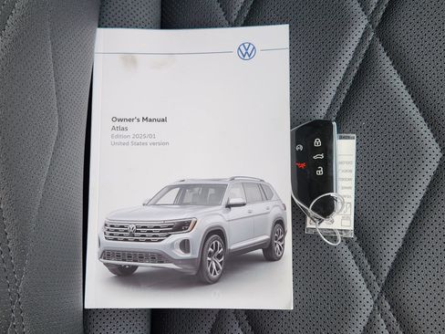 Used 2025 Volkswagen Atlas SE FWD image 41