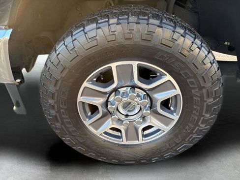 Used 2023 Ford F350 Lariat image 9