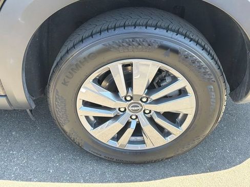 Certified 2025 Nissan Pathfinder SV FWD image 31