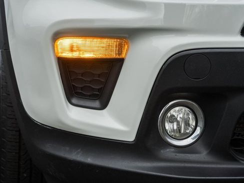 Used 2019 Jeep Renegade Latitude w/ Cold Weather Group image 14