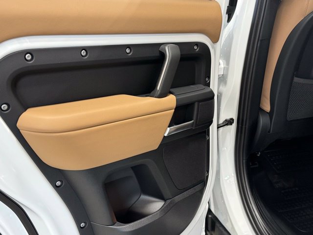 New 2025 Land Rover Defender 110 X-Dynamic SE AWD/4WD image 25