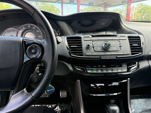Used 2017 Honda Accord Sport image 11