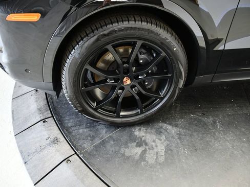 New 2026 Porsche Cayenne Coupe AWD/4WD image 15