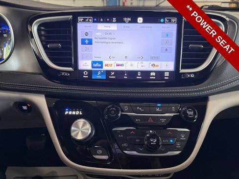 Used 2023 Chrysler Pacifica Touring-L w/ Uconnect Theater Family Group AWD/4WD image 23