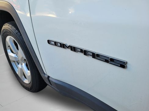 Used 2018 Jeep Compass Latitude w/ Cold Weather Group AWD/4WD image 30