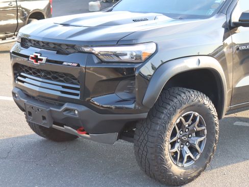 Used 2026 Chevrolet Colorado ZR2 w/ Technology Package AWD/4WD image 6