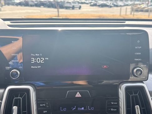 Used 2022 Kia Sorento S image 23