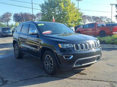 Certified 2019 Jeep Grand Cherokee Limited AWD/4WD image 3
