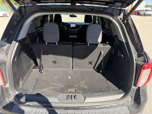 Used 2021 Ford Explorer XLT w/ Equipment Group 202A AWD/4WD image 9