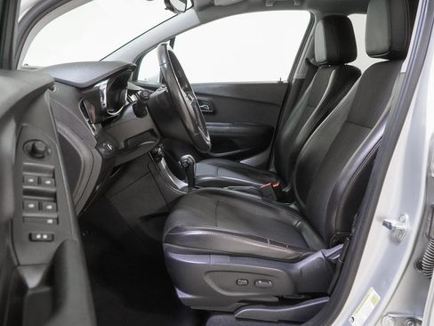 Used 2018 Chevrolet Trax LT w/ LT Convenience Package image 18