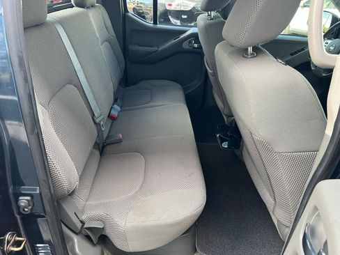 Used 2015 Nissan Frontier SV w/ SV Value Truck Package AWD/4WD image 19