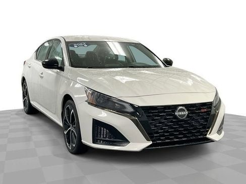 Used 2024 Nissan Altima 2.5 SR image 1