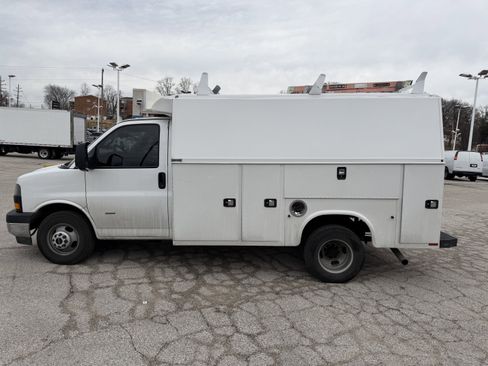 Used 2021 GMC Savana 3500 w/ Power Convenience Package image 4