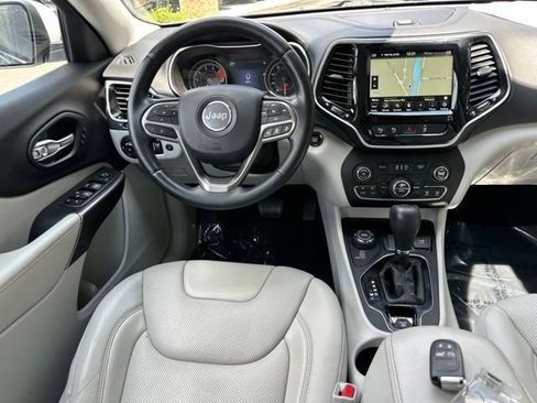Used 2019 Jeep Cherokee Limited w/ Luxury Group AWD/4WD image 32