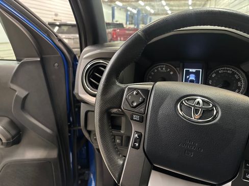 Used 2018 Toyota Tacoma TRD Sport image 14
