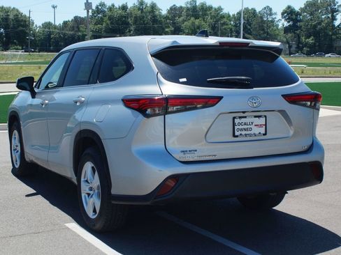 Used 2023 Toyota Highlander LE FWD image 15