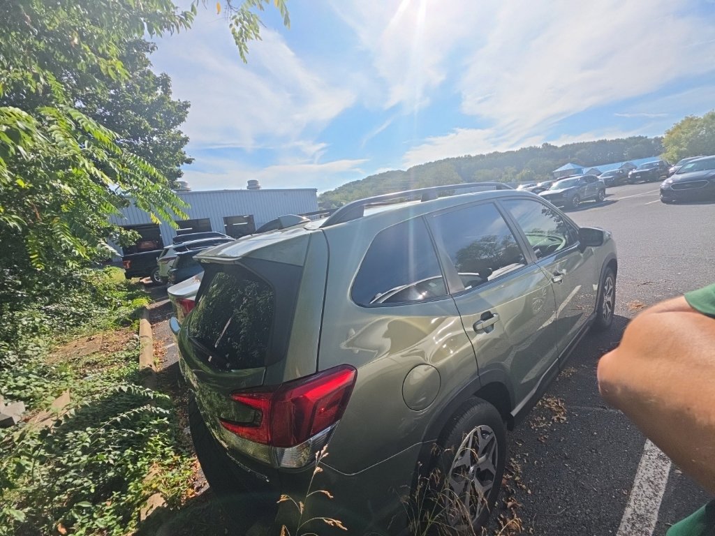Used 2019 Subaru Forester Premium AWD/4WD image 3