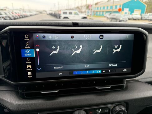 Used 2025 Jeep Wrangler Sport image 21