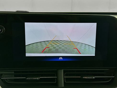 Used 2025 Chevrolet Trax LT w/ LT Convenience Package image 21