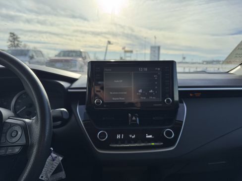 Used 2022 Toyota Corolla LE image 10