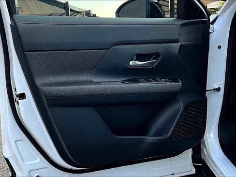 New 2026 Nissan Kicks SV image 13