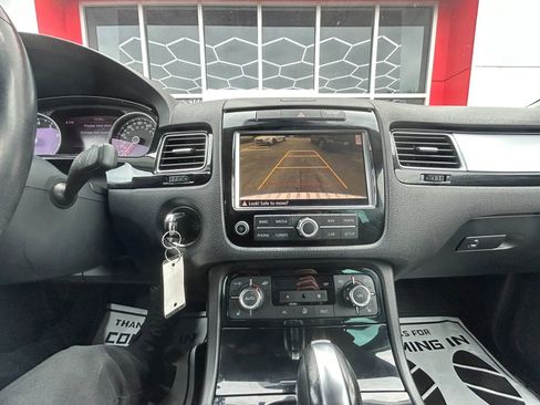 Used 2011 Volkswagen Touareg Sport AWD/4WD image 14