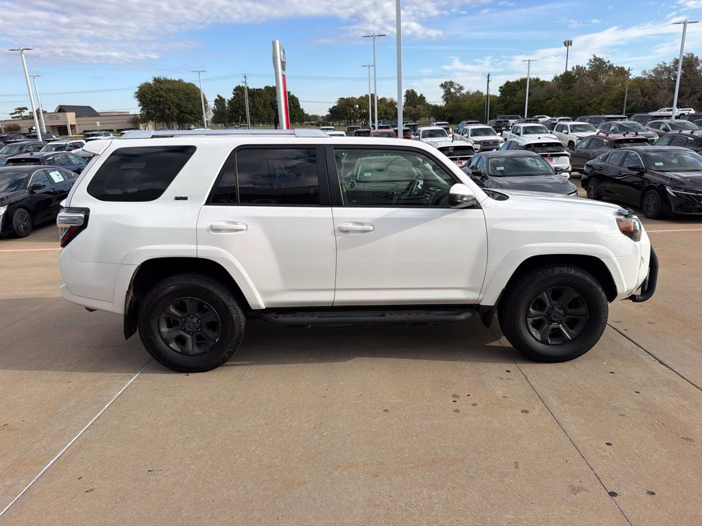 Used 2017 Toyota 4Runner SR5 AWD/4WD image 6